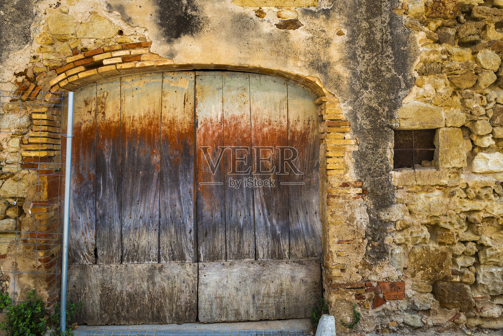 帕尔斯是西班牙北部加泰罗尼亚的一个中世纪小镇，位于布拉瓦海岸。照片摄影图片