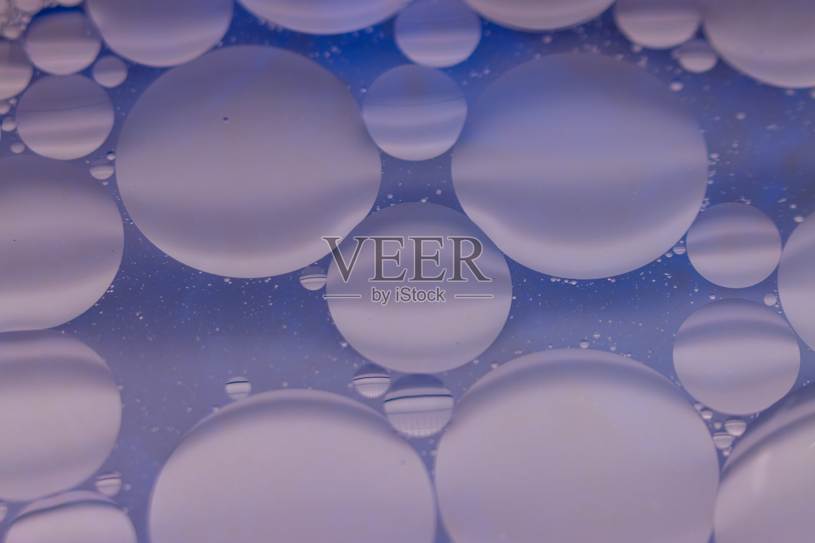 蓝色水滴和斑点的抽象背景照片摄影图片