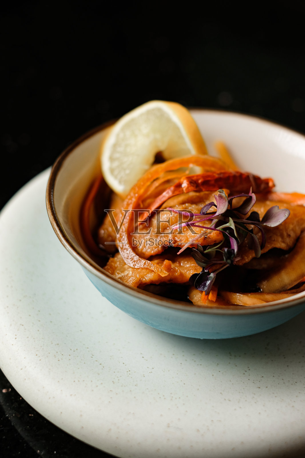 餐厅提供的新鲜食物照片摄影图片