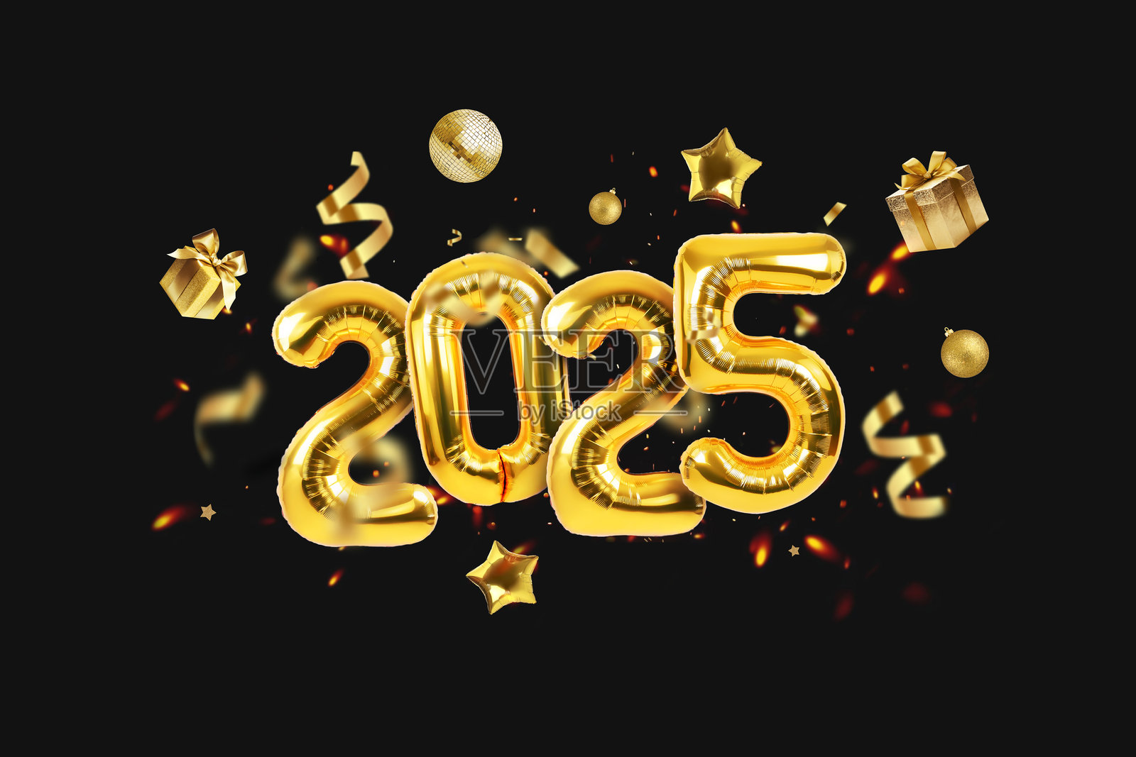 2025年新年金色气球、五彩纸屑、礼物和镜面派对球在黑色背景上飞舞。奢华的2025年新年贺卡。照片摄影图片