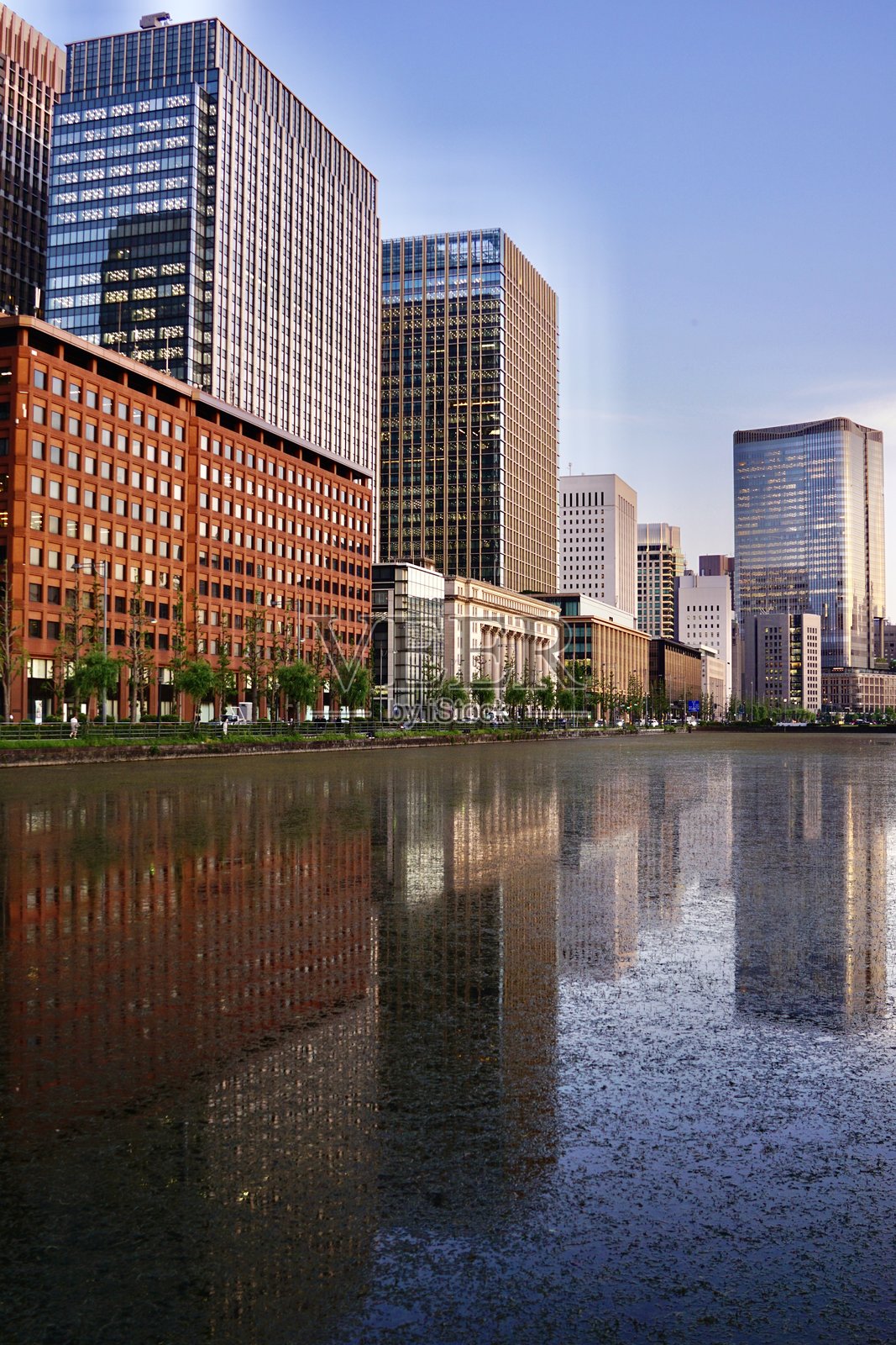 日本东京的建筑。东京的摩天大楼。漫步东京。日本东京的现代建筑。照片摄影图片