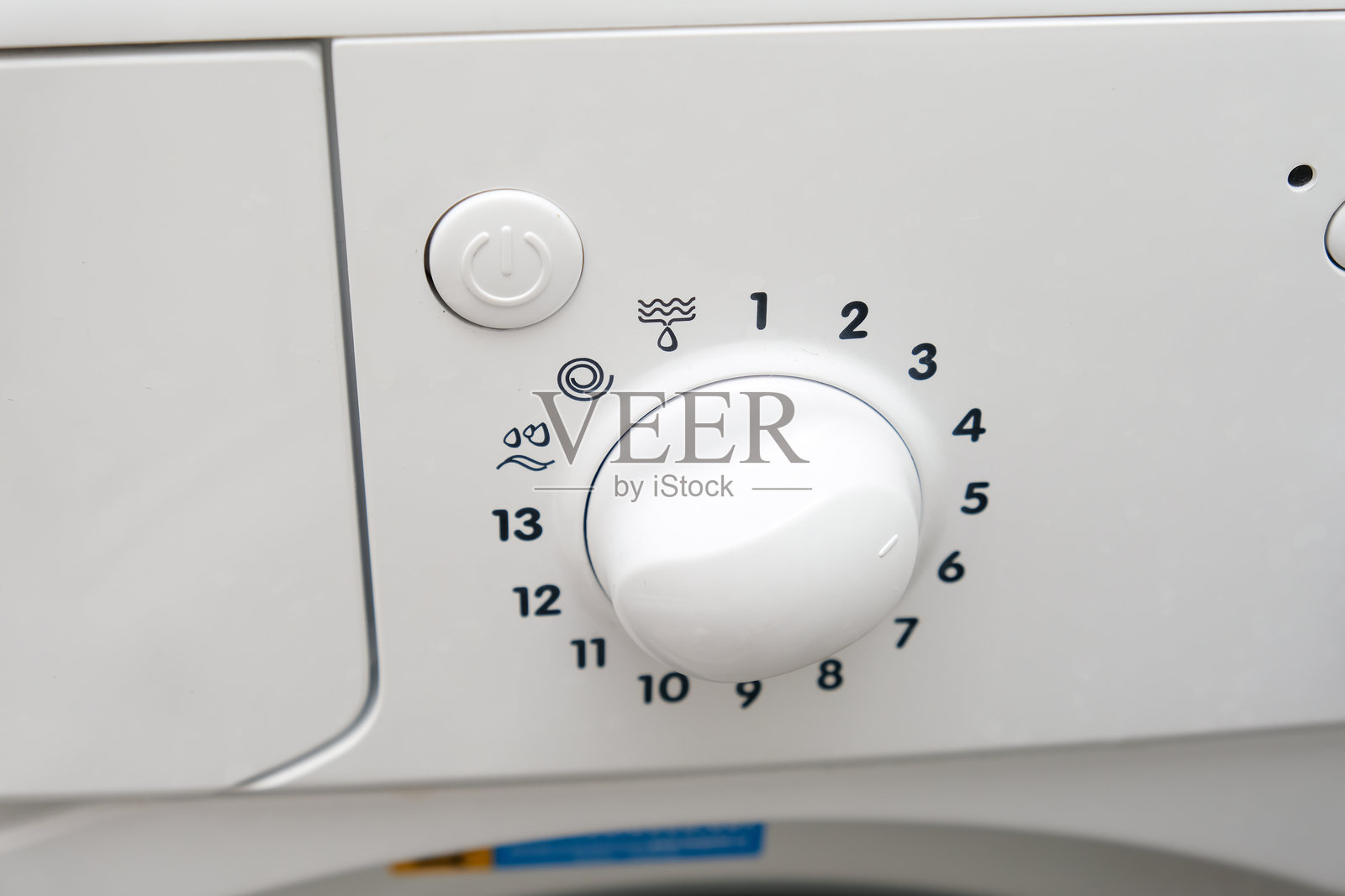 洗衣机上选择洗涤模式的旋钮。照片摄影图片