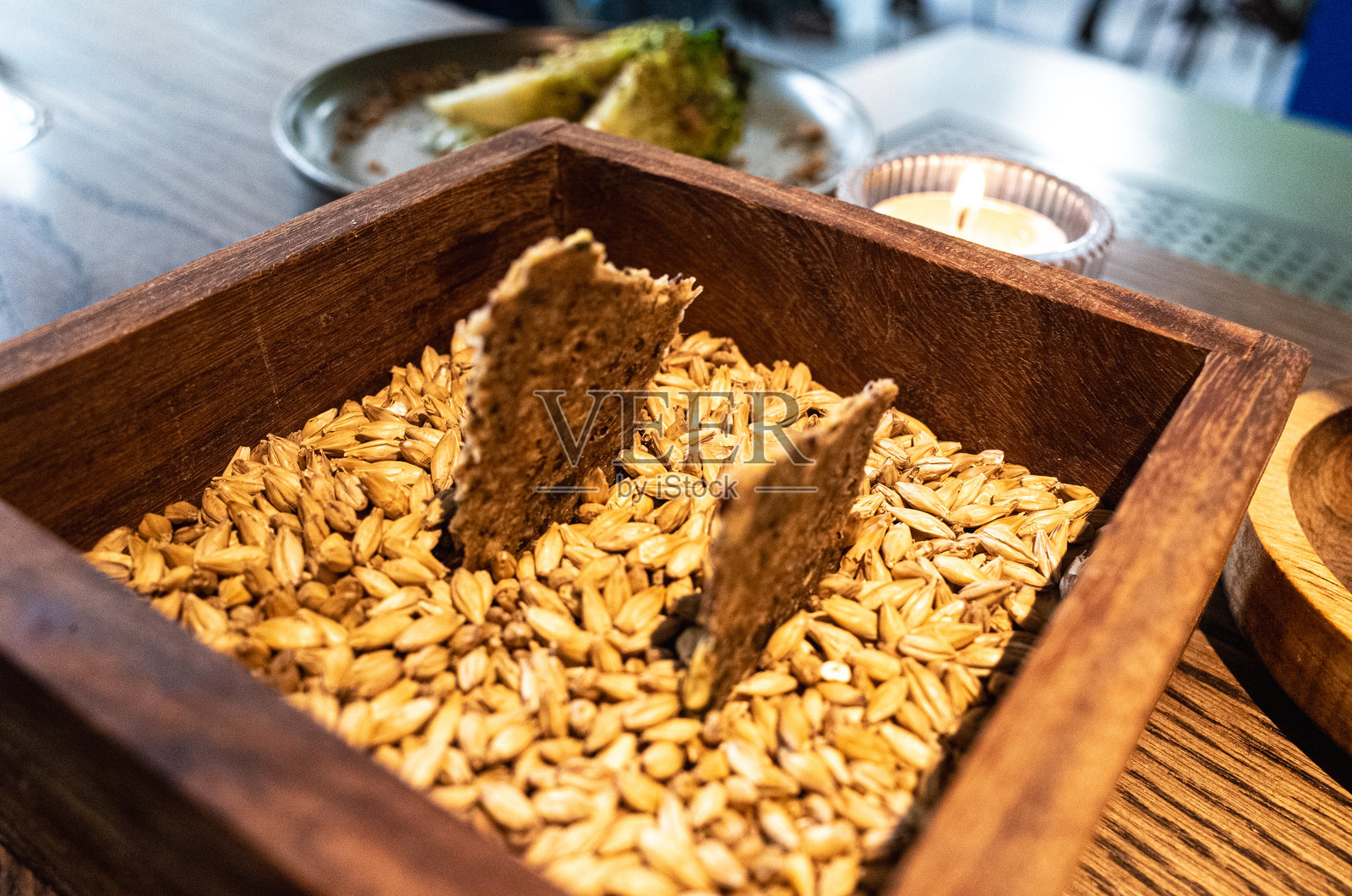 烤小麦饼干照片摄影图片