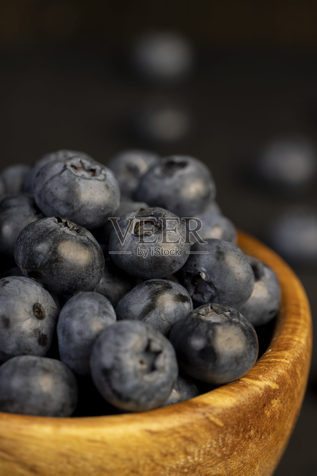 蓝莓堆放在碗里的细节照片摄影图片