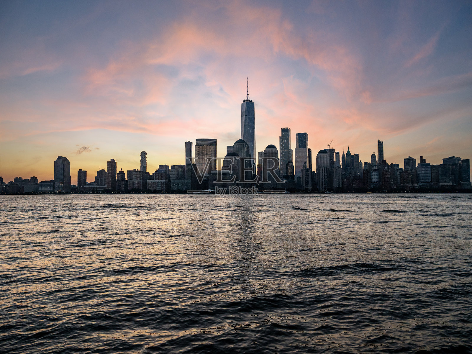 纽约；自由塔和纽约市天际线照片摄影图片