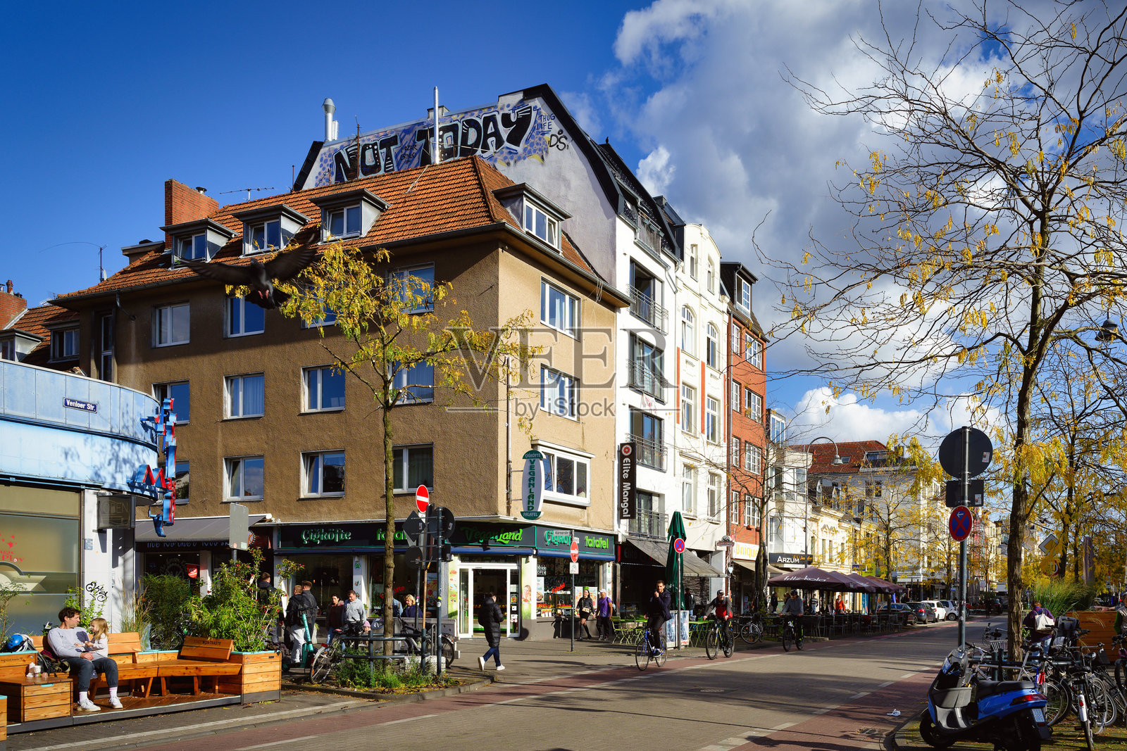 科隆埃伦费尔德的热闹芬洛街照片摄影图片
