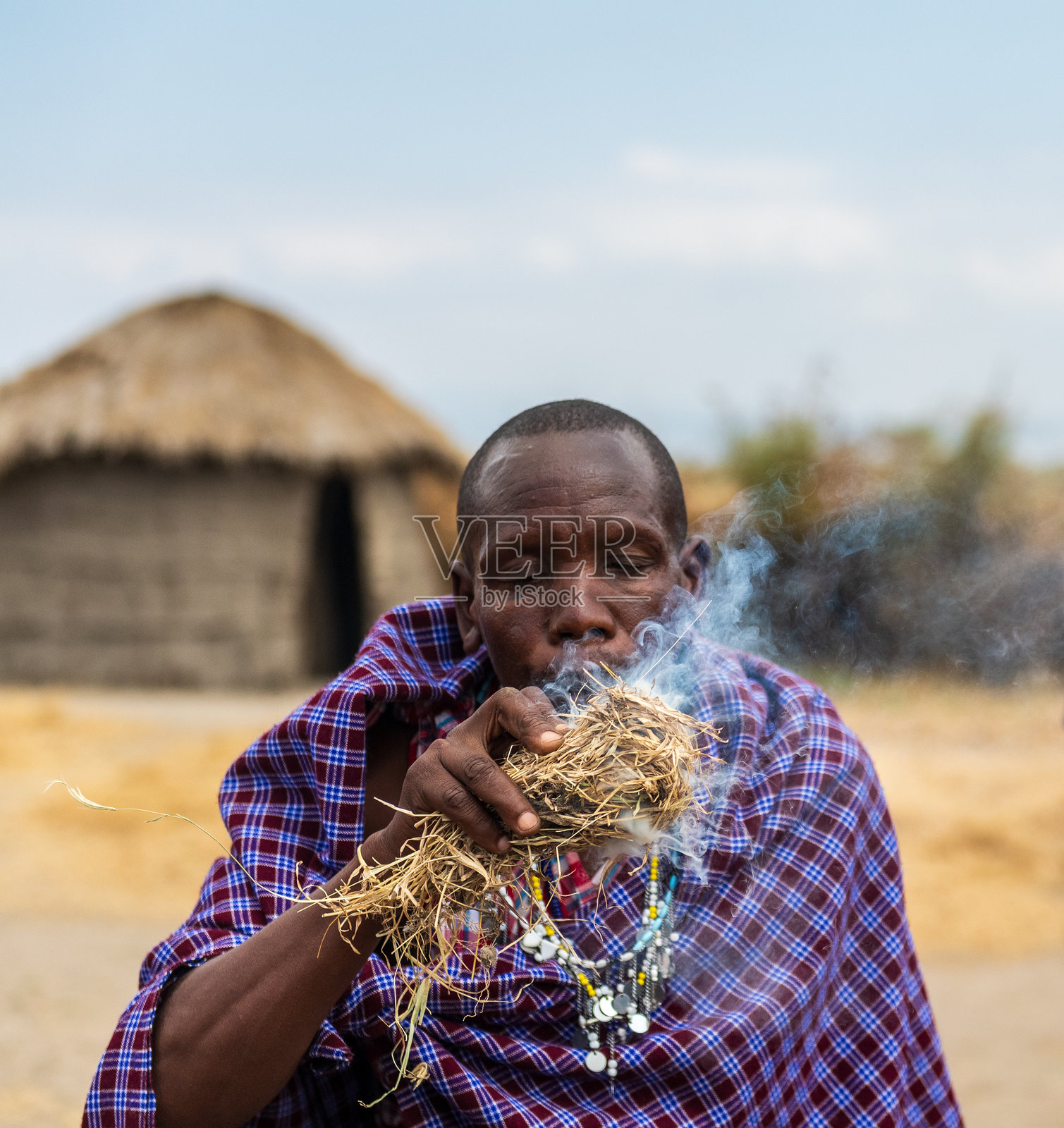 在坦桑尼亚与马赛部落会面照片摄影图片