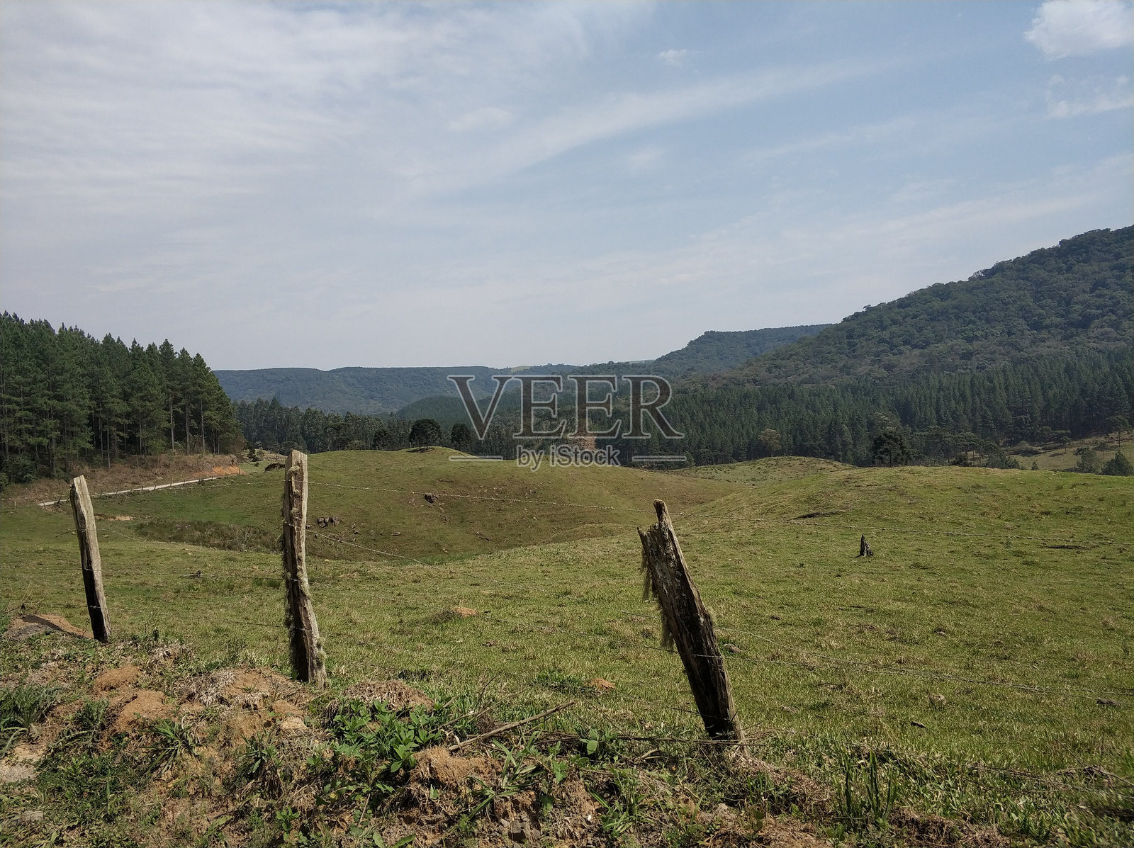 山中的围栏照片摄影图片