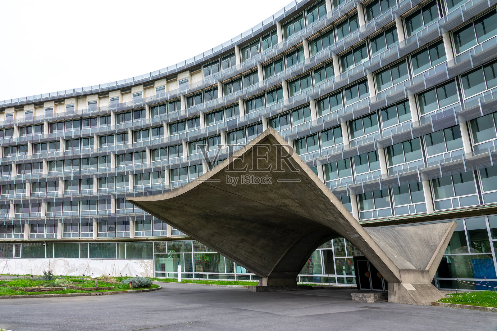 巴黎联合国教科文组织总部大楼（或称联合国教科文组织之家）的现代混凝土建筑照片摄影图片