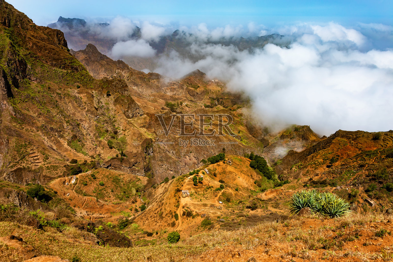 圣安唐岛山区的孤独小屋，佛得角，非洲照片摄影图片