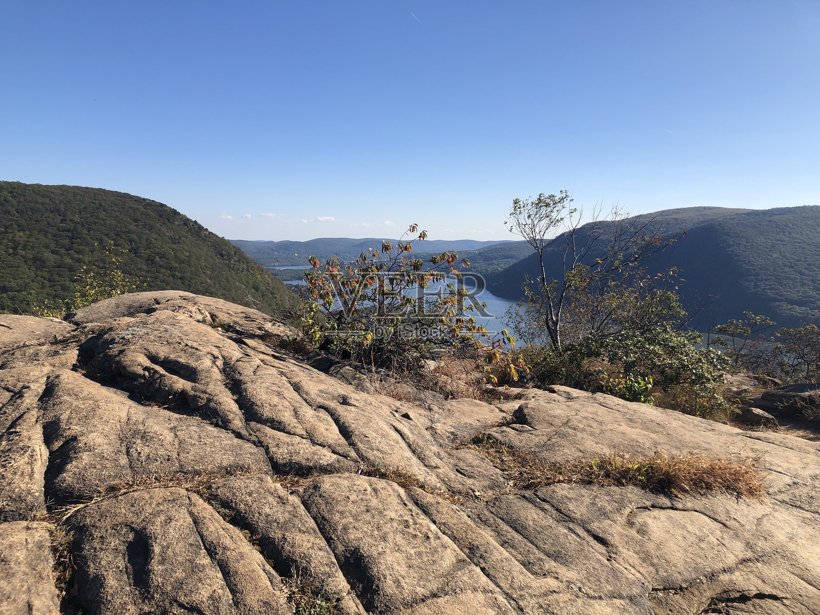 十月第一周，纽约州哈德逊高地州立公园保护区的破颈岭秋叶。照片摄影图片