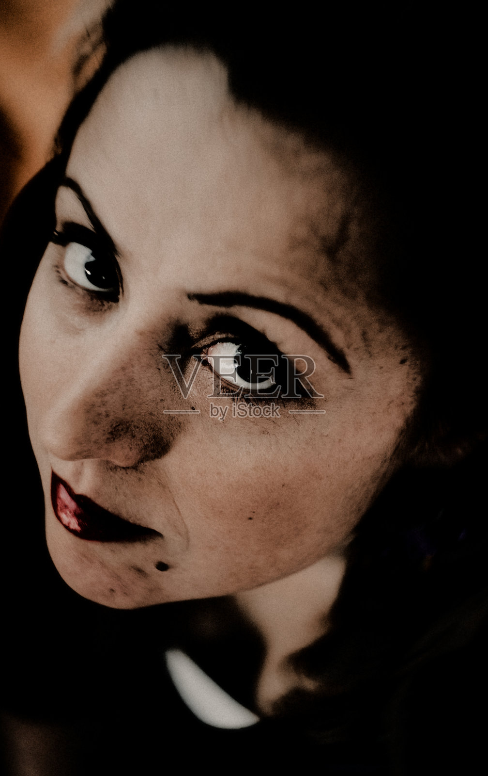 美丽女性的肖像。照片摄影图片