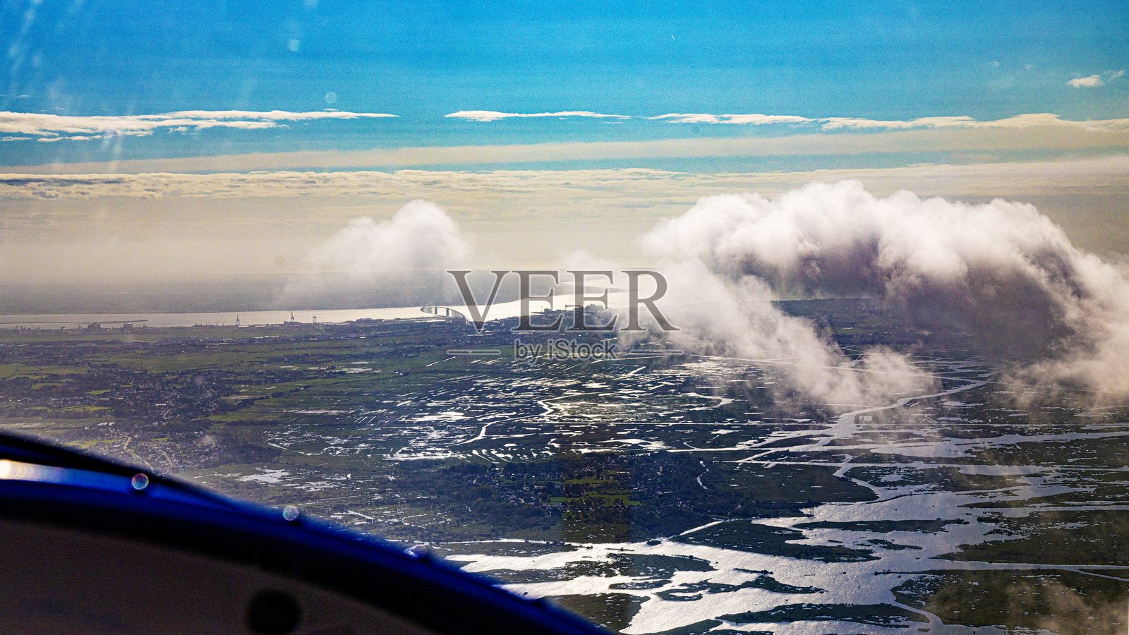 大西洋在卢瓦尔大西洋省和卢瓦尔河圣纳泽尔河口照片摄影图片