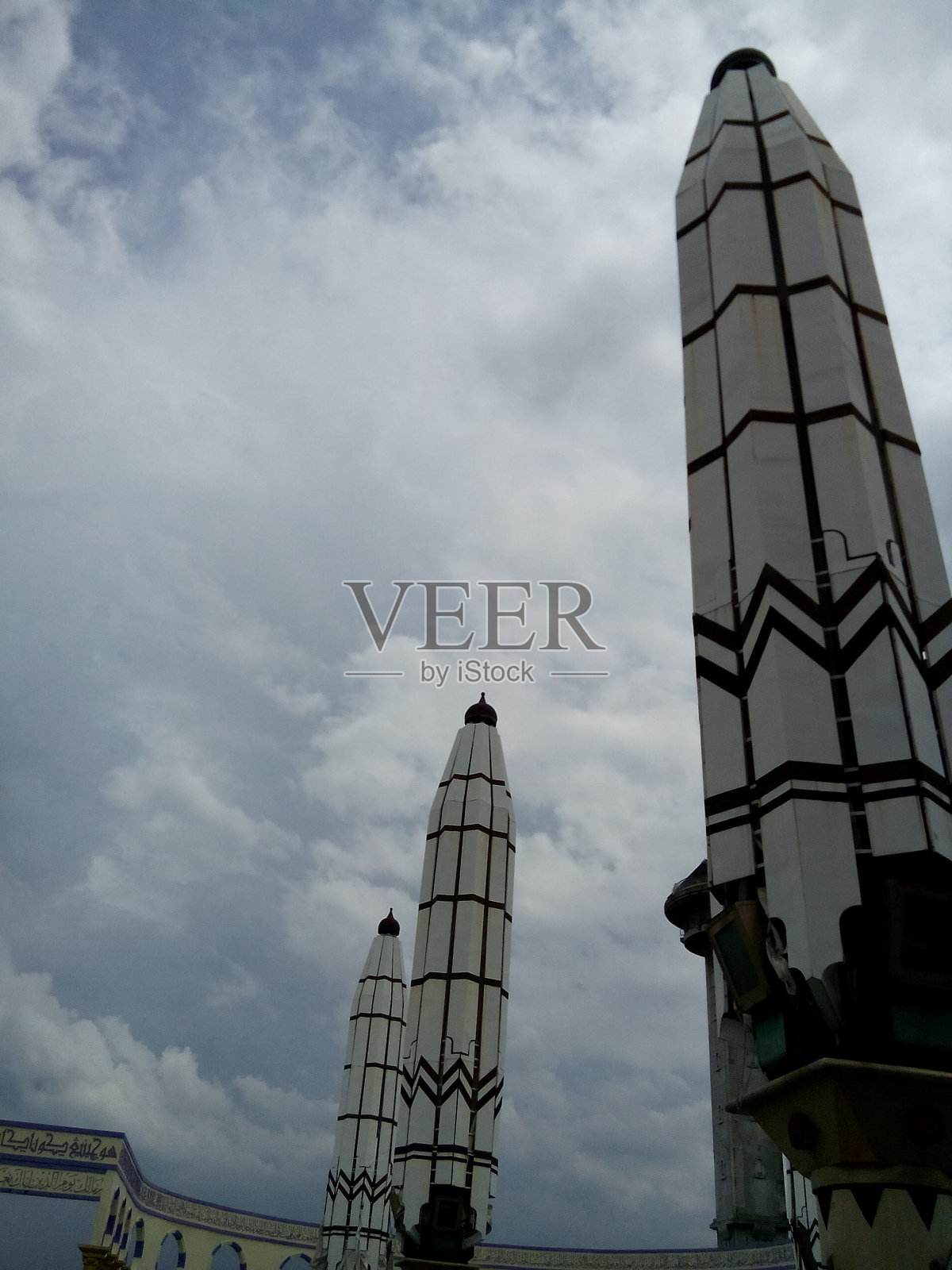 “马斯吉德阿贡中爪哇”的下午氛围照片摄影图片