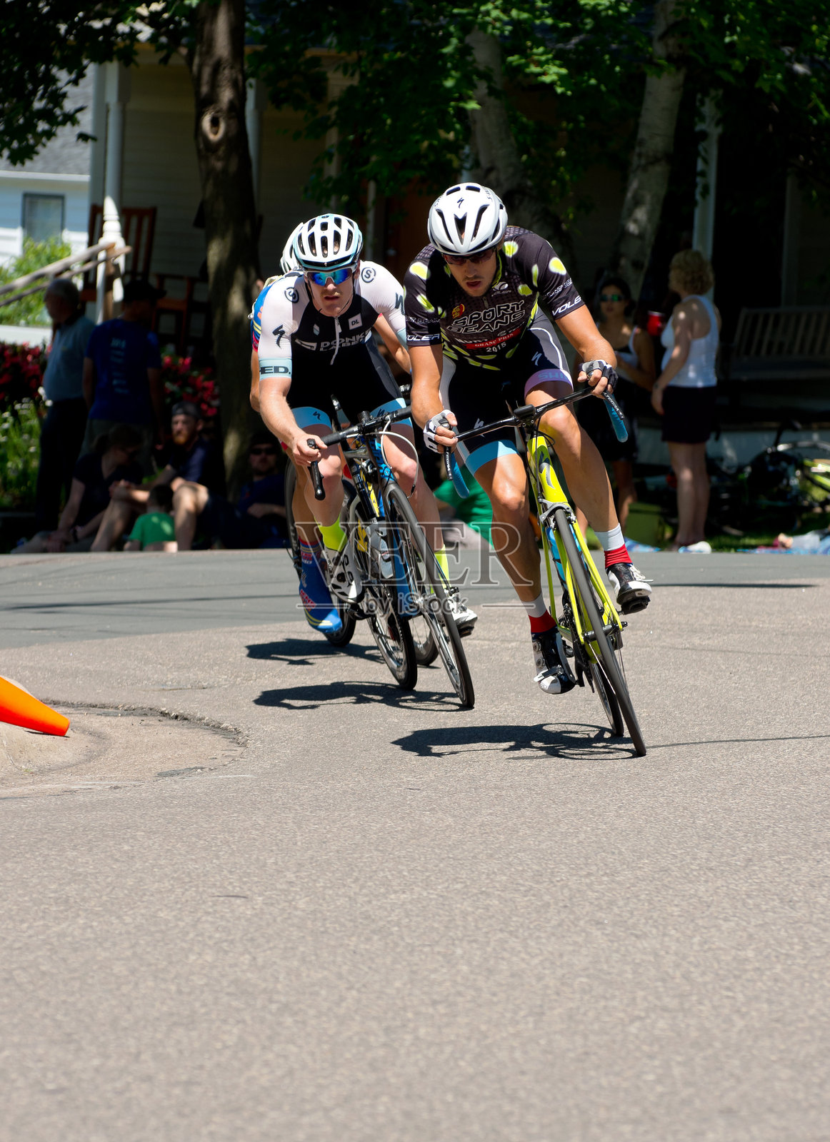 Girkins在斯蒂尔沃特公路赛中领先照片摄影图片