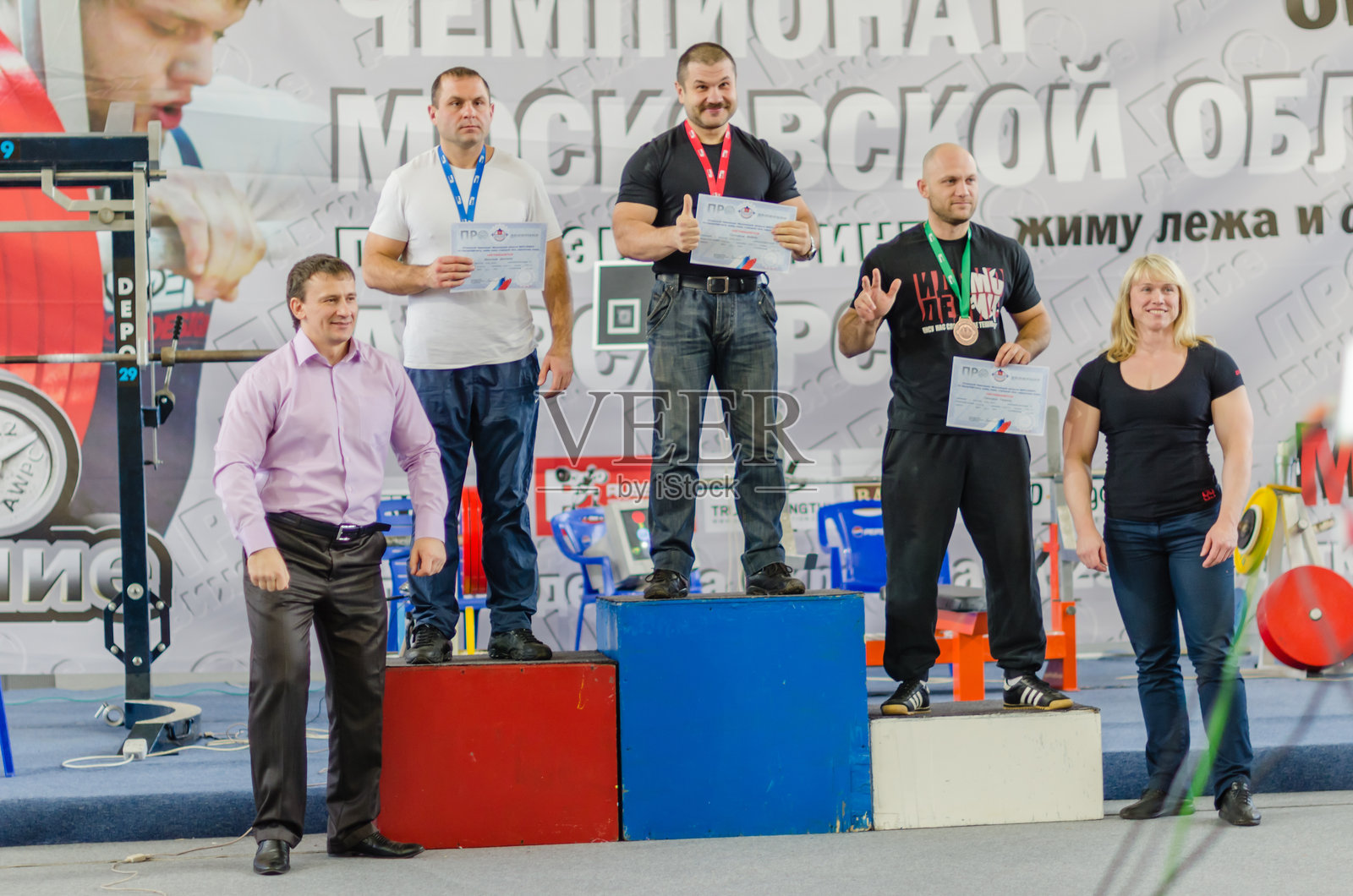 力量举比赛。照片摄影图片