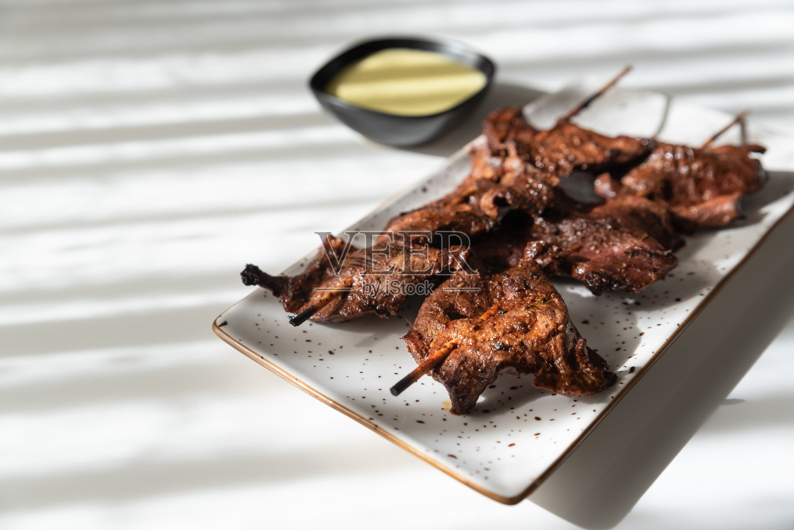 烤牛心安提库乔，秘鲁特色美食。照片摄影图片