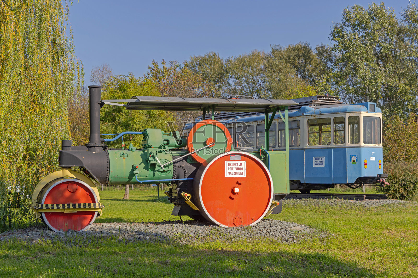 斯拉沃尼亚布罗德的压路机照片摄影图片