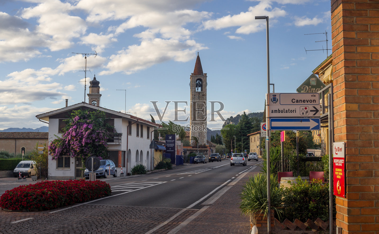 巴尔多利诺的传统意大利建筑与城市生活照片摄影图片