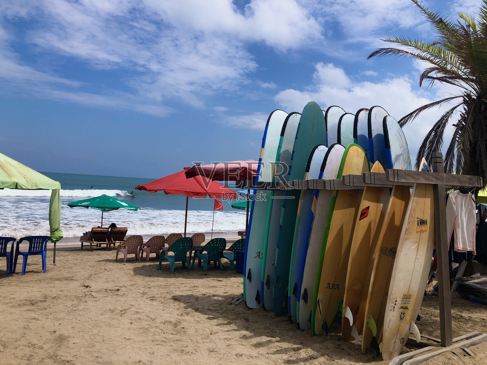 库塔海滩冲浪板，巴厘岛，印度尼西亚照片摄影图片