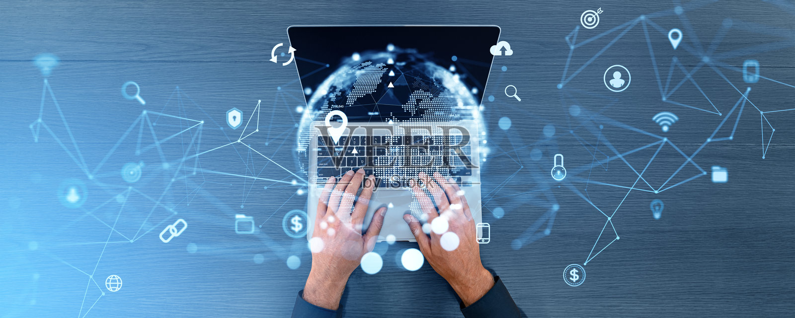 俯视图：男子双手在笔记本电脑上打字，地球仪和物联网图标照片摄影图片