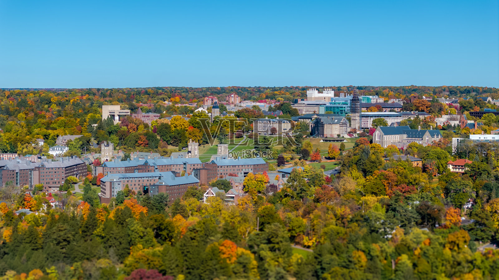 美国纽约州伊萨卡市周边地区的秋季下午航拍图像照片摄影图片