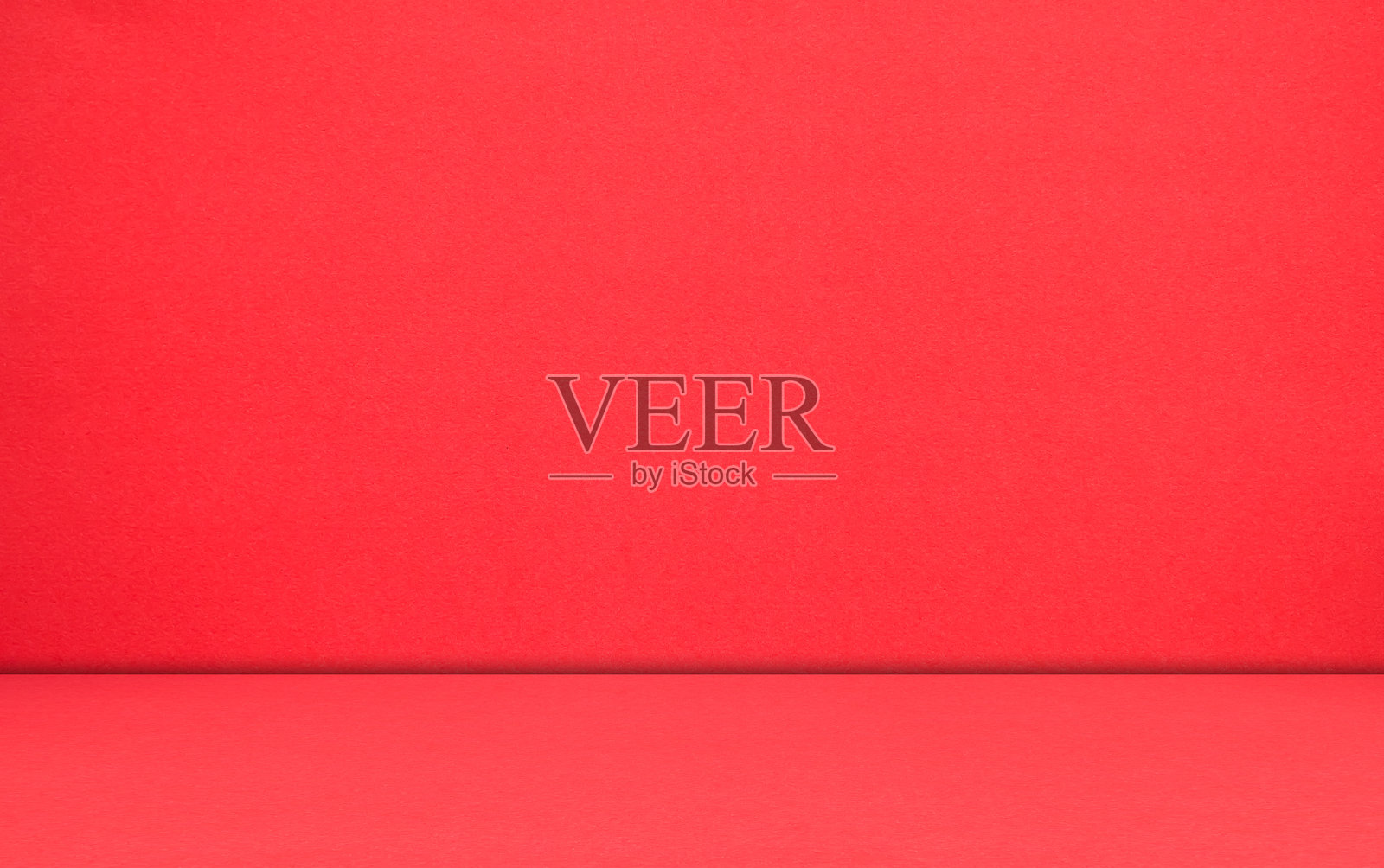 红色墙壁背景，黑色桌子，空旷的工作室房间，酒吧讲台，阴影，抽象水泥地面，叶子背景，简约产品化妆品展示，阁楼新年快乐，渐变粉彩。照片摄影图片