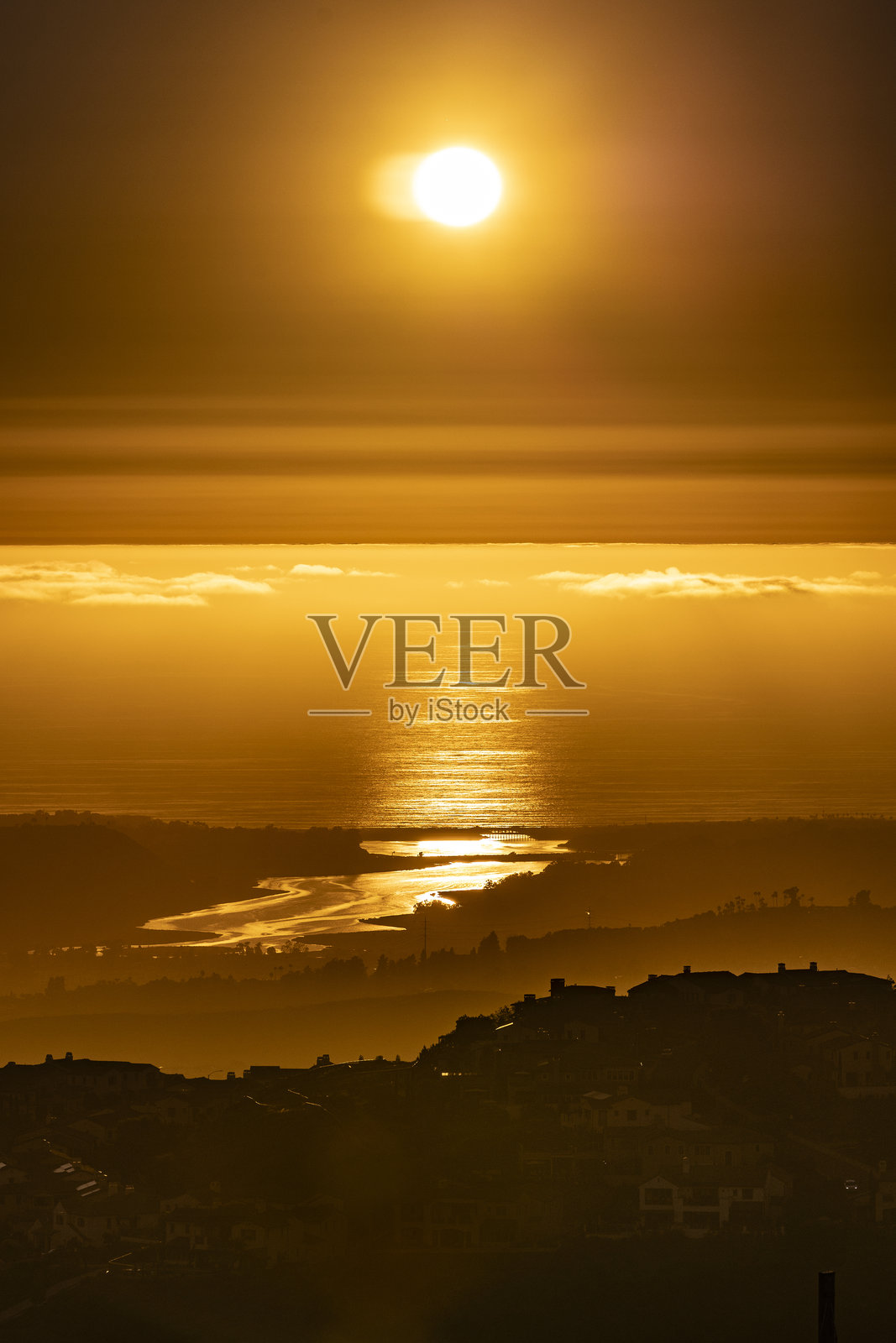 日落时的泻湖照片摄影图片