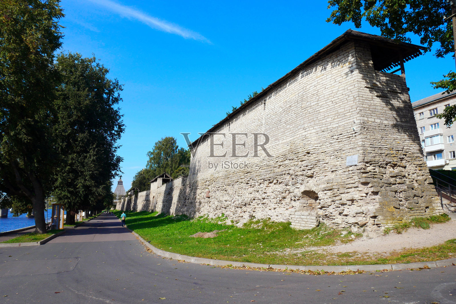 普斯科夫市的堡垒。照片摄影图片