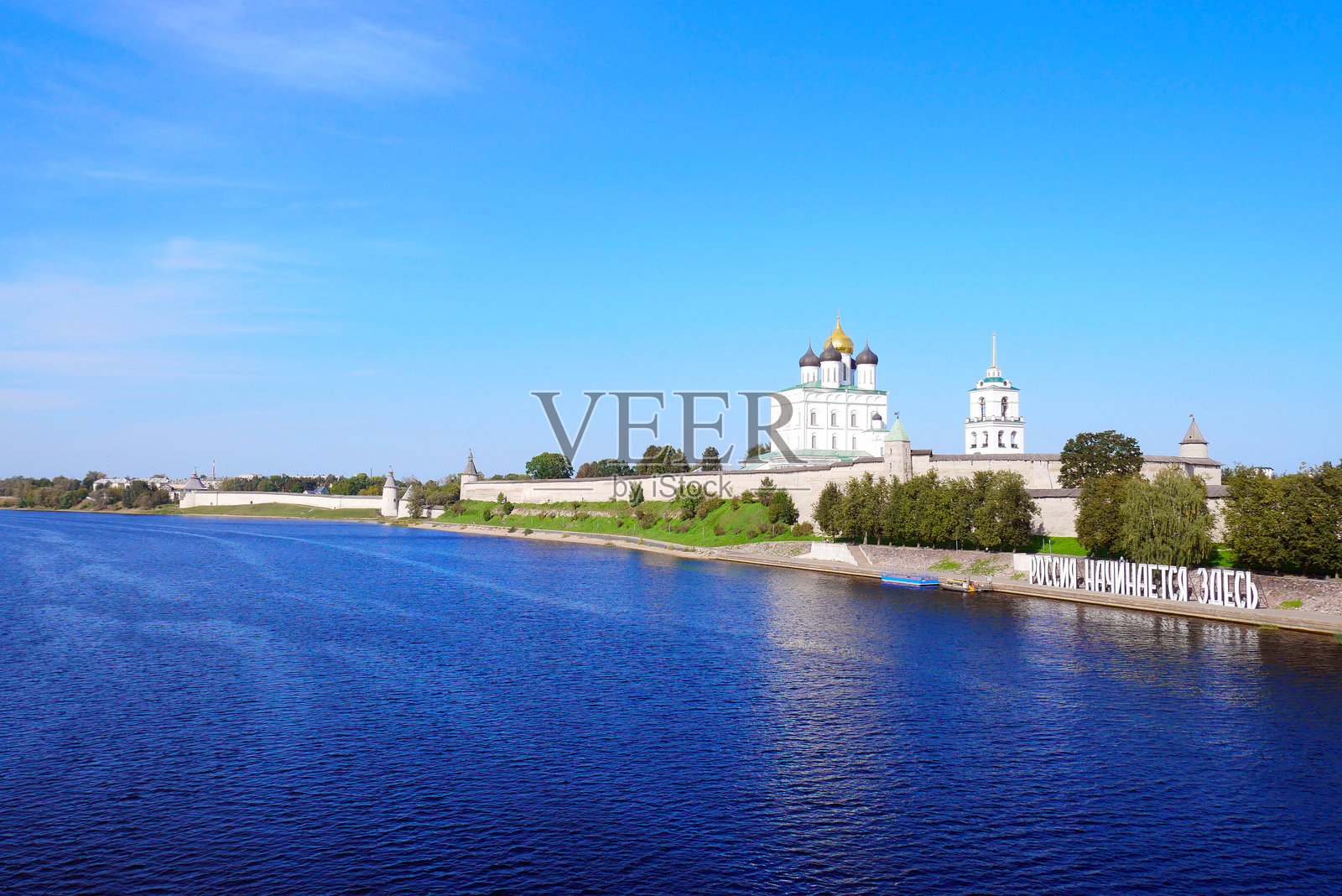 普斯科夫市的堡垒。照片摄影图片