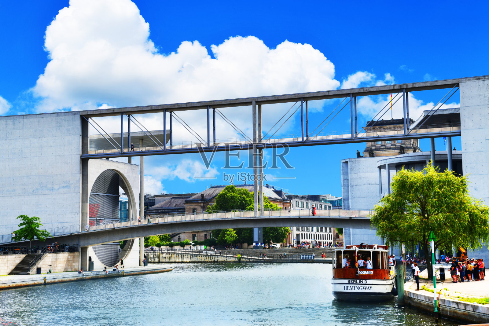 玛丽-埃丽莎白-吕德斯大厦(左)和保罗-勒贝大厦(右)照片摄影图片