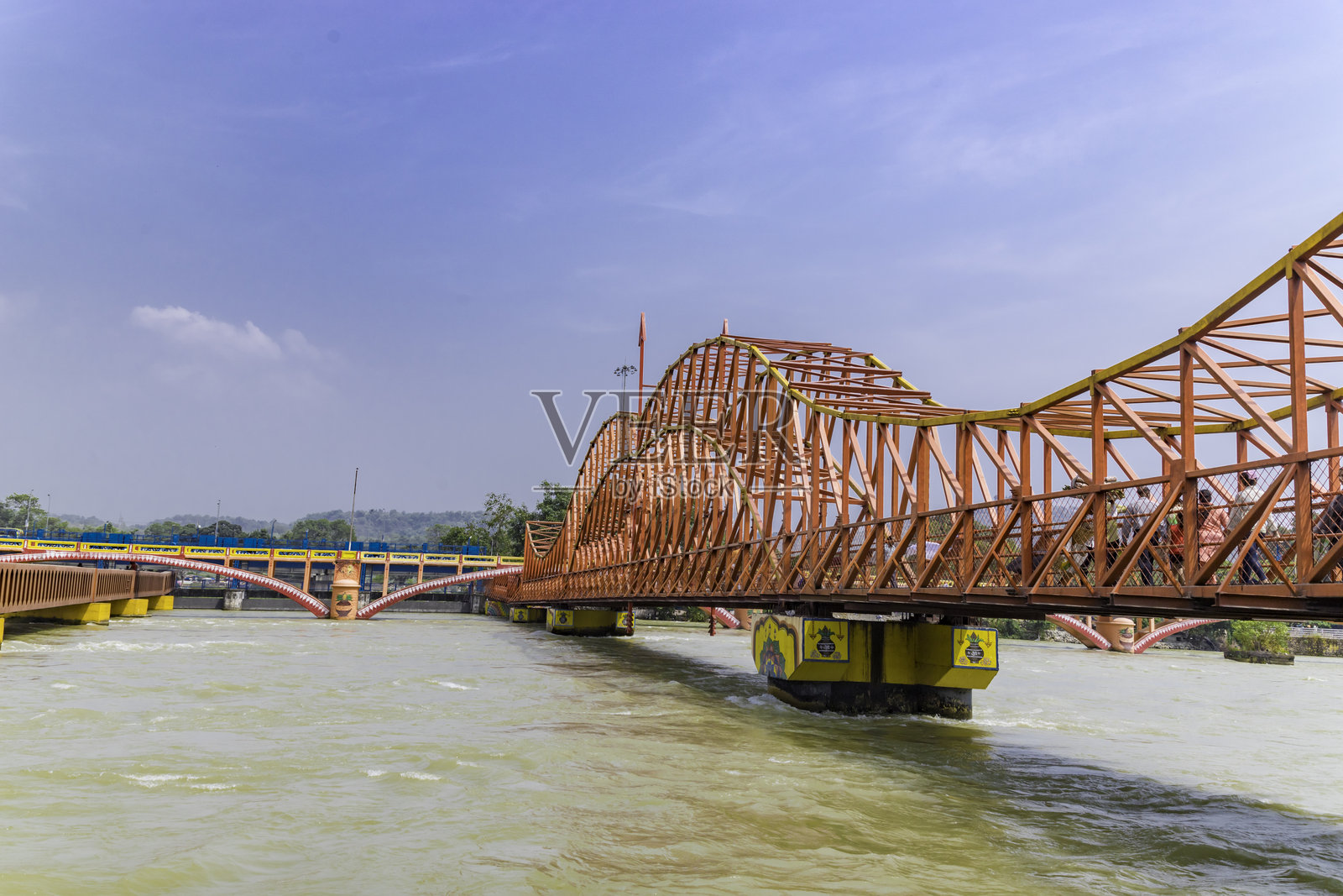 哈里瓦尔的哈里基帕乌里是恒河岸边著名的浴场。照片摄影图片