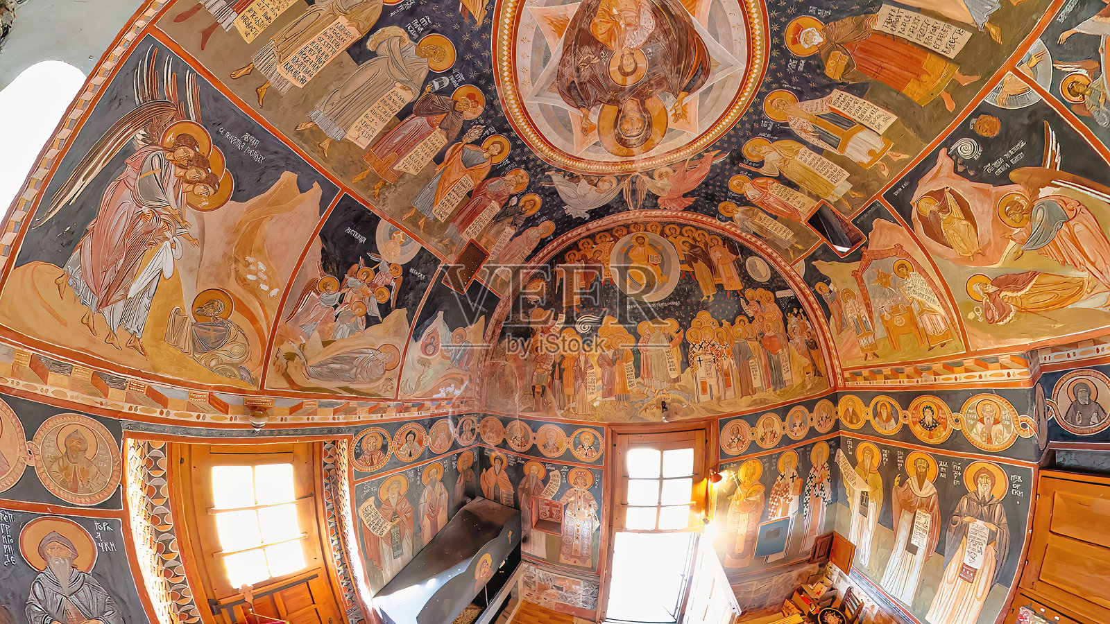 西索耶瓦茨修道院穹顶内部展示描绘先知的壁画照片摄影图片