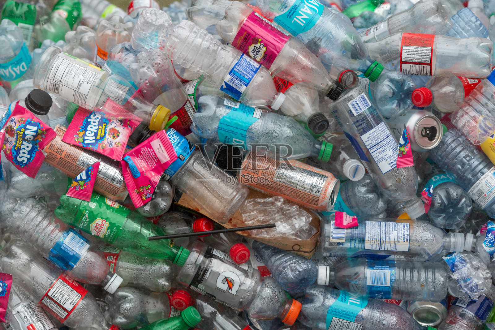 回收塑料瓶和罐子的特写镜头照片摄影图片