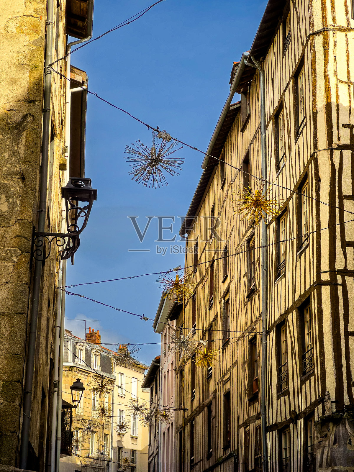 法国利摩日古村落的街景照片摄影图片