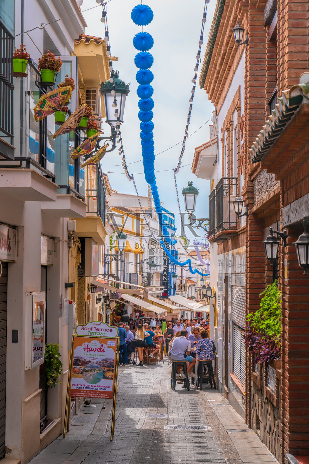 安达卢西亚科斯塔·德尔·索尔西班牙内尔哈的旅游区内的餐厅街道照片摄影图片