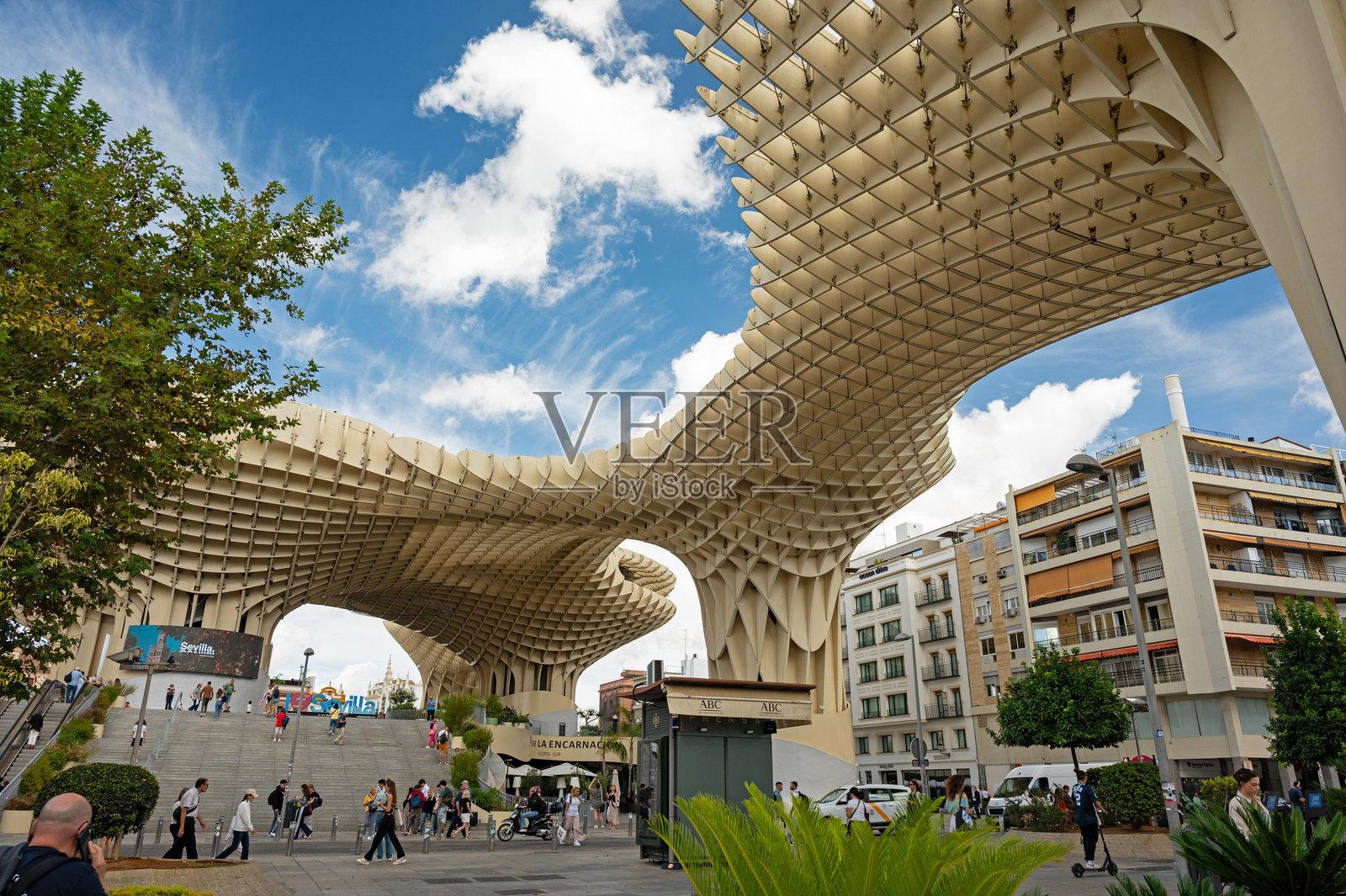 塞维利亚的蘑菇或西班牙语中的塞维利亚蘑菇，位于塞维利亚的建筑照片摄影图片