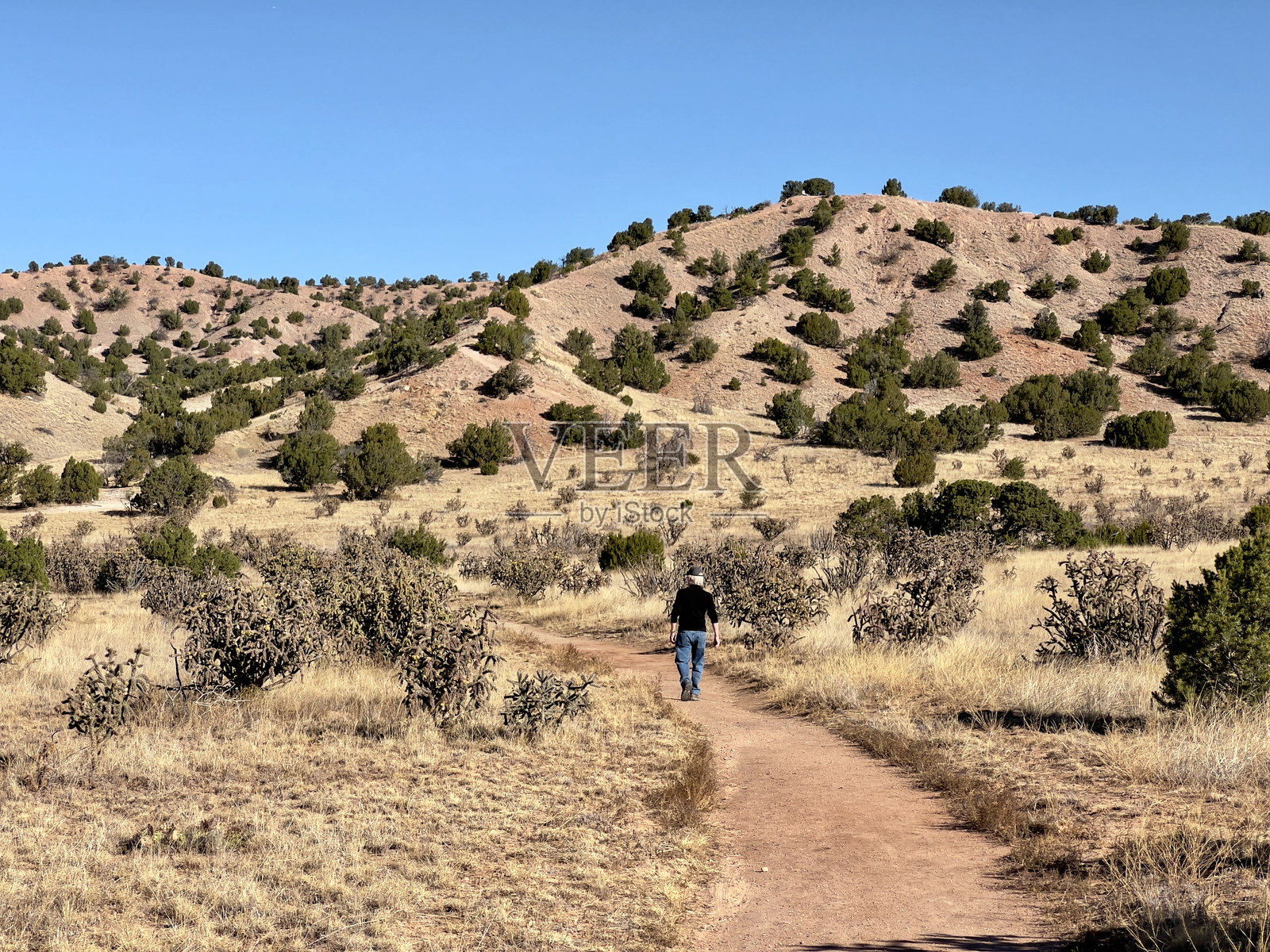 孤独的徒步旅行者，Galisteo照片摄影图片