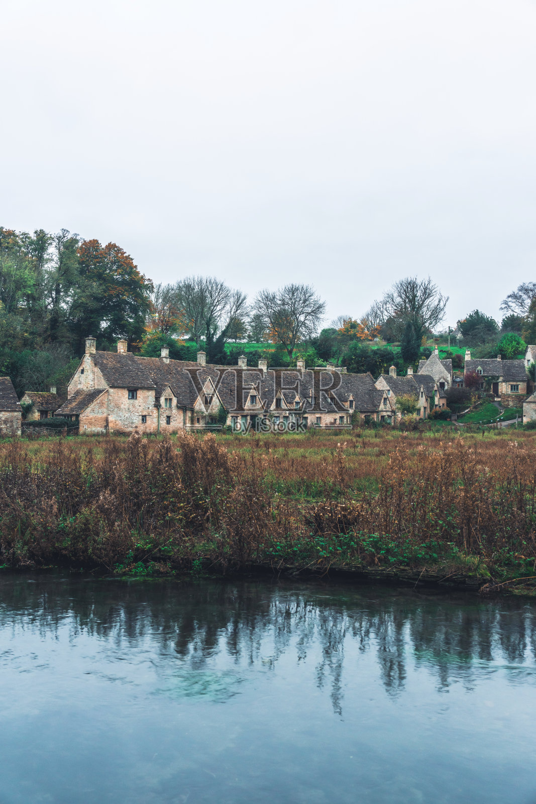 比伯里科茨沃尔德的阿灵顿排屋晨景照片摄影图片