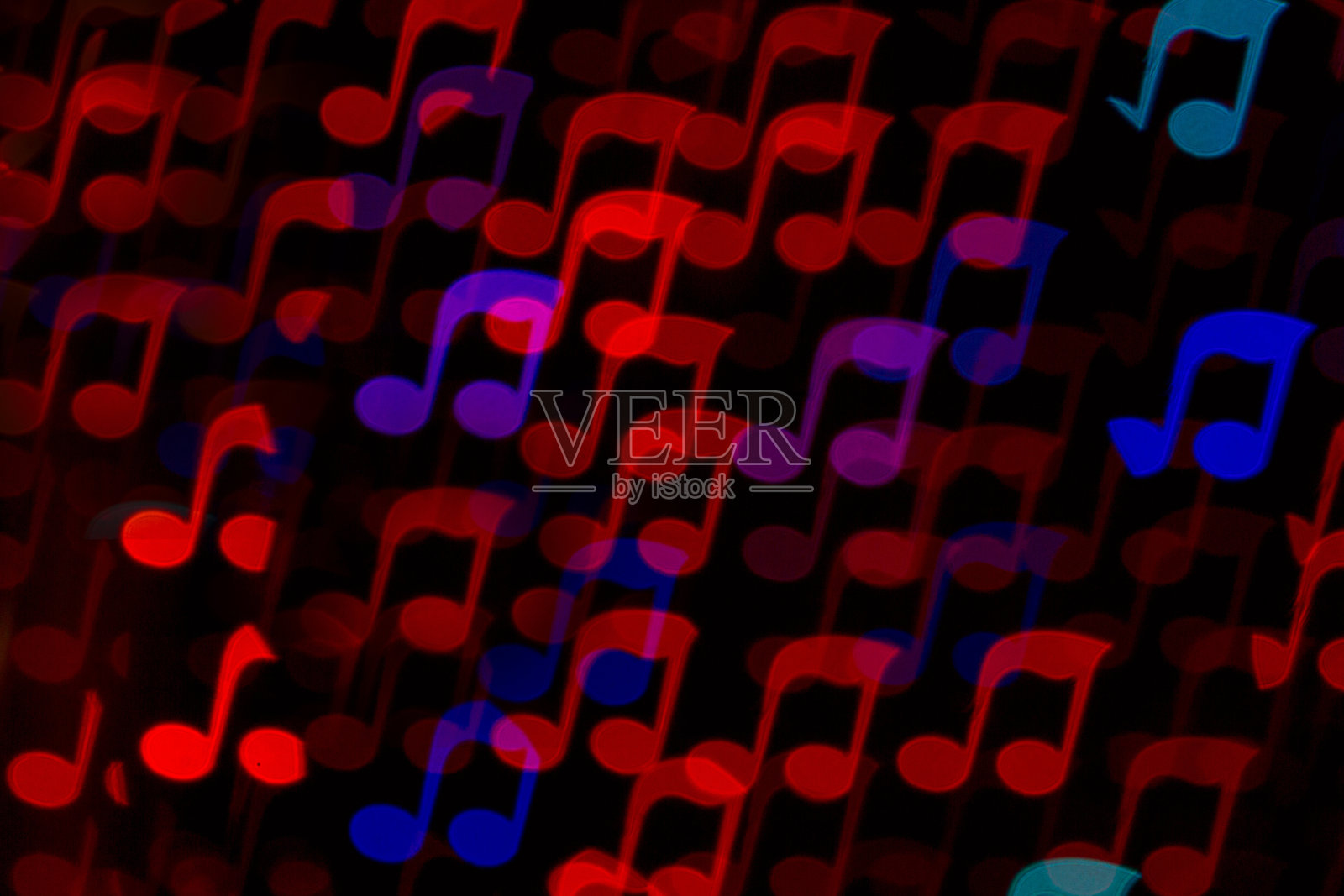 五彩斑斓的散景音乐音符形状灯光背景。旋律音乐抽象背景照片摄影图片