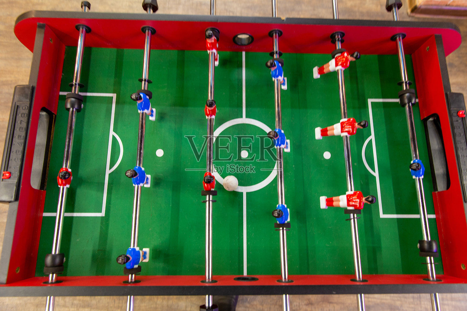 激动人心的桌上足球比赛照片摄影图片