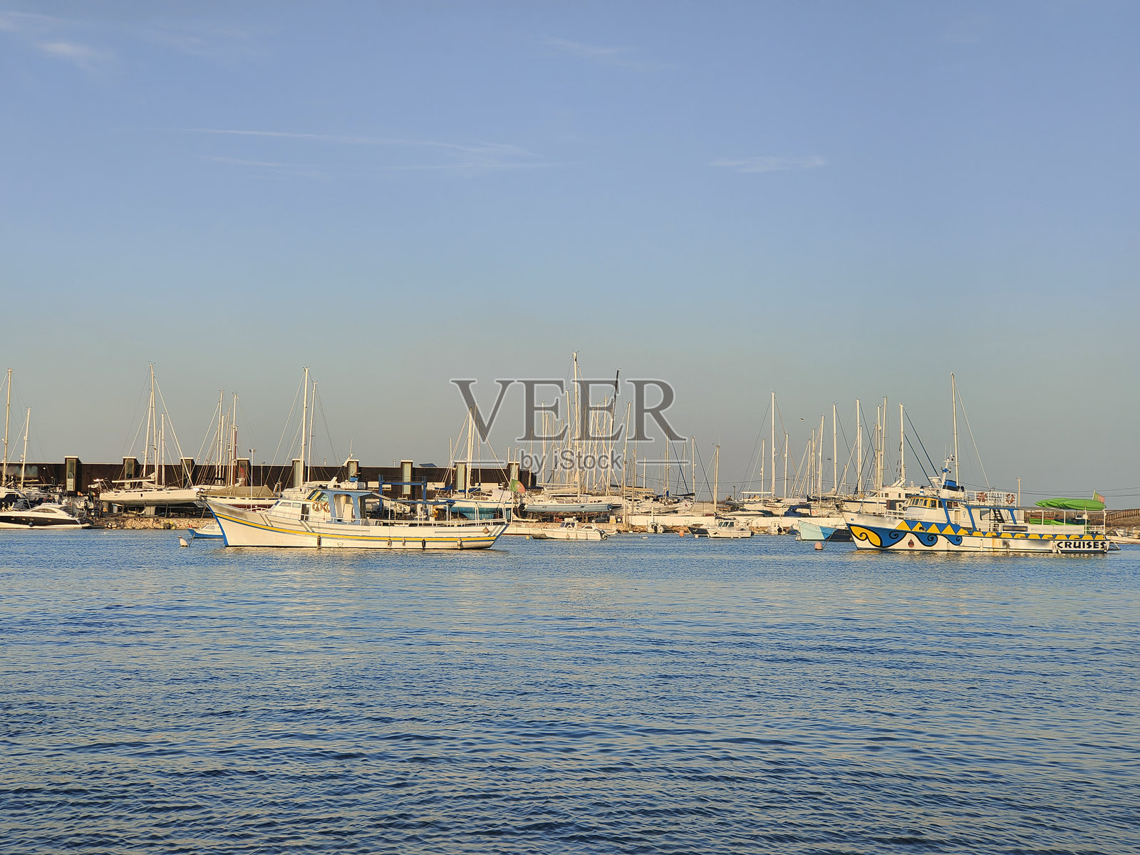 拉各斯的风景港口，停靠着船只照片摄影图片