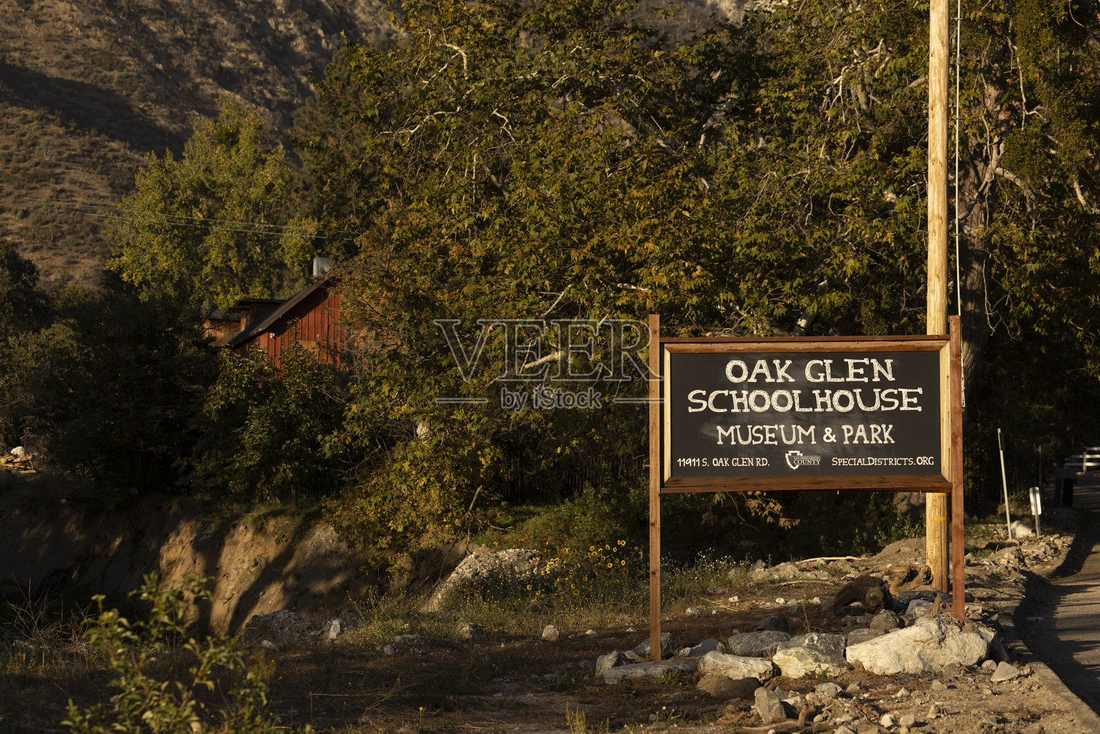 橡树峡谷学校标志照片摄影图片