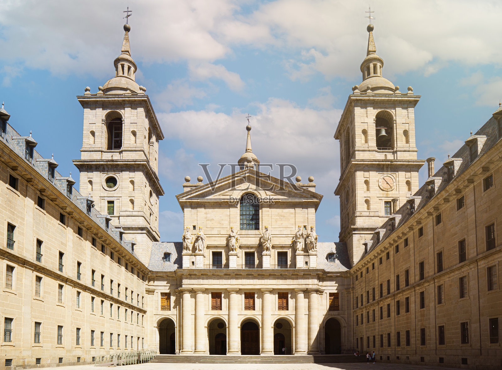 埃斯科里亚尔圣洛伦索修道院的外立面照片摄影图片