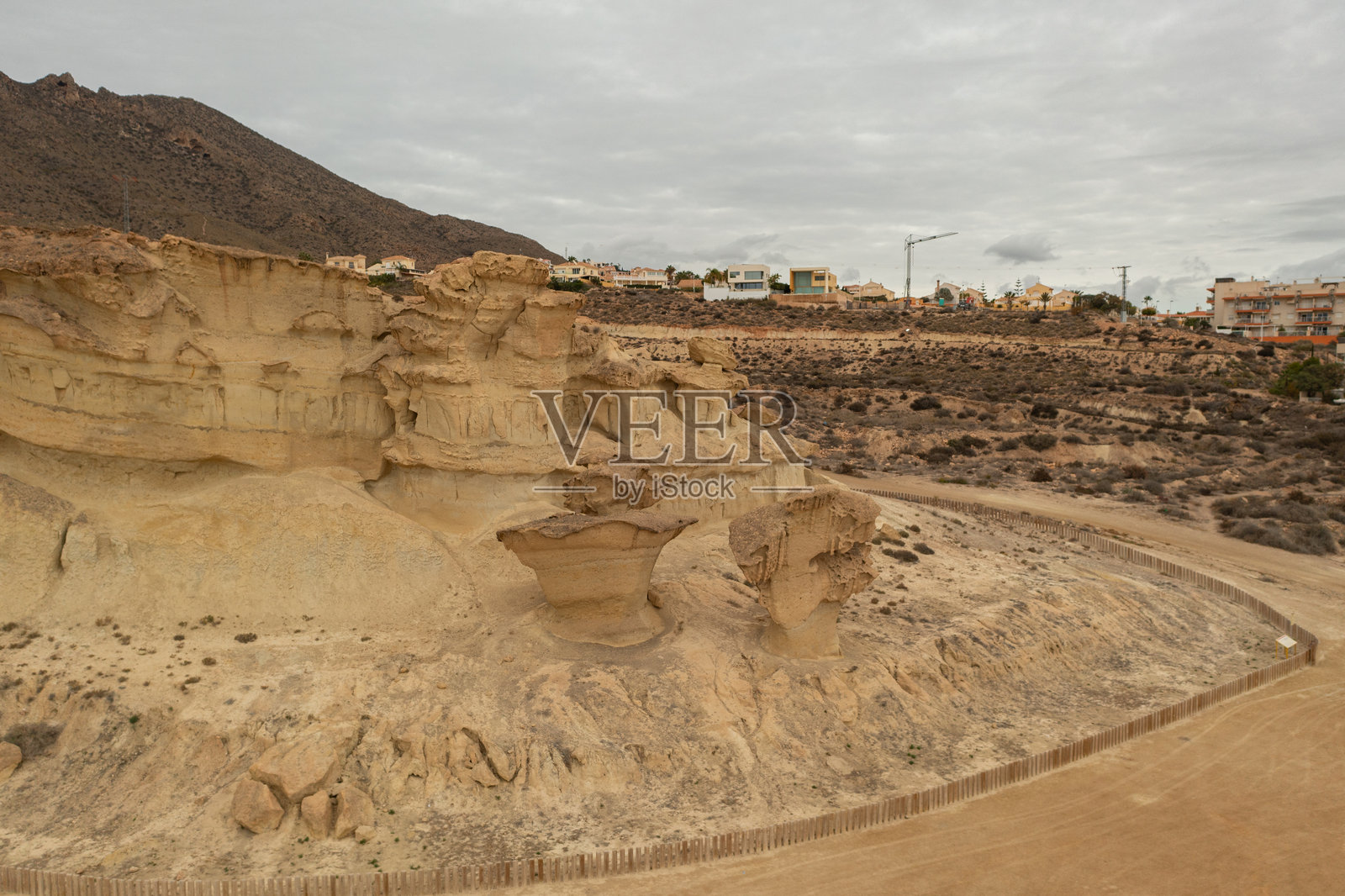 西班牙博尔努埃沃自然纪念碑的格雷达斯德博尔努埃沃的鸟瞰图照片摄影图片
