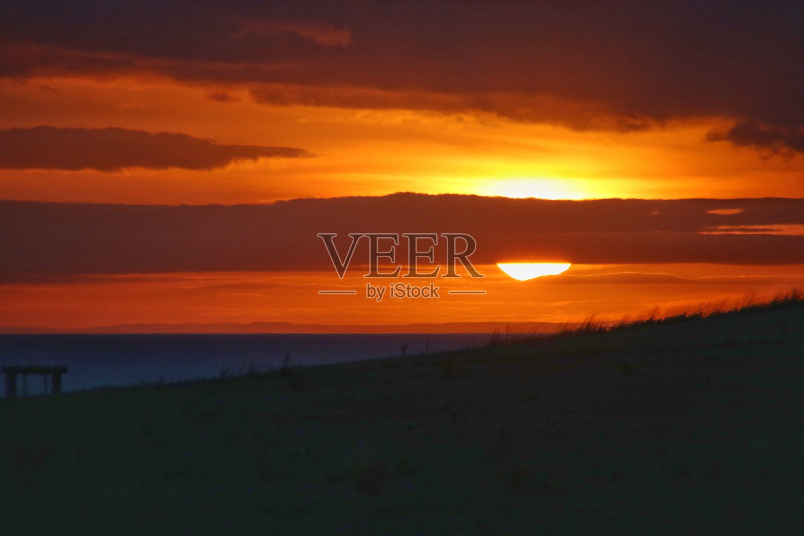 十月的西海岸日落。照片摄影图片