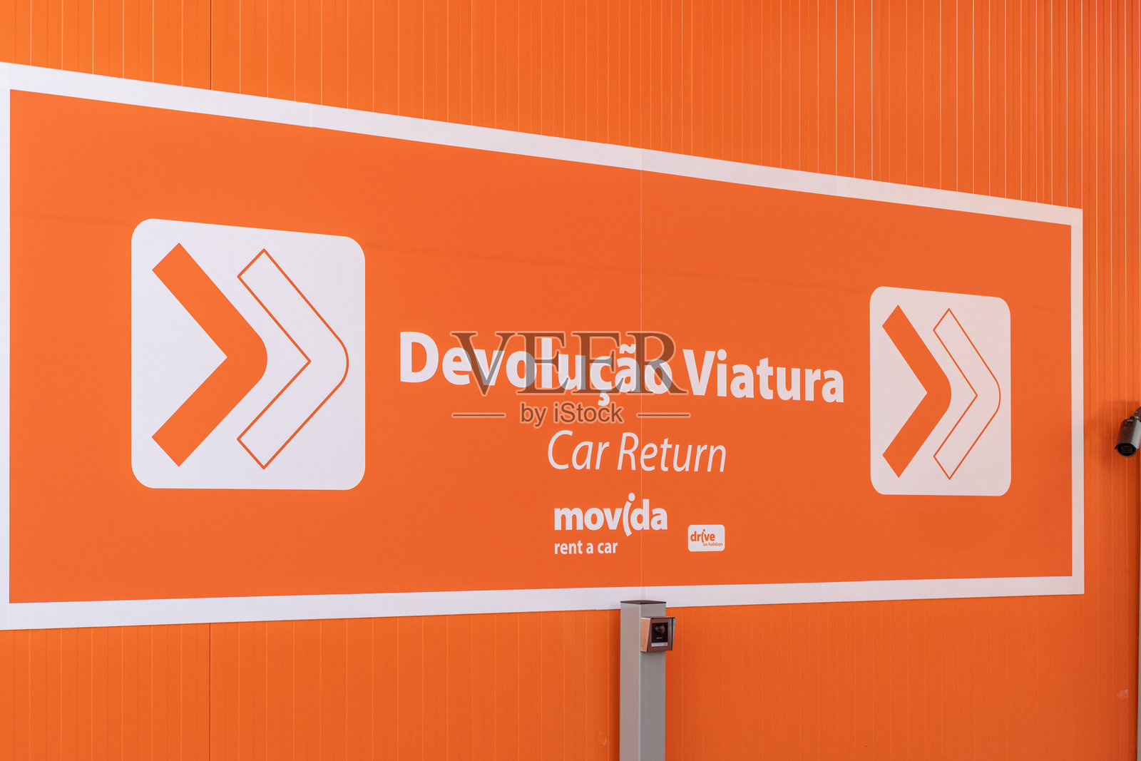 葡萄牙Movida租车的还车标志，显示了交还地点照片摄影图片