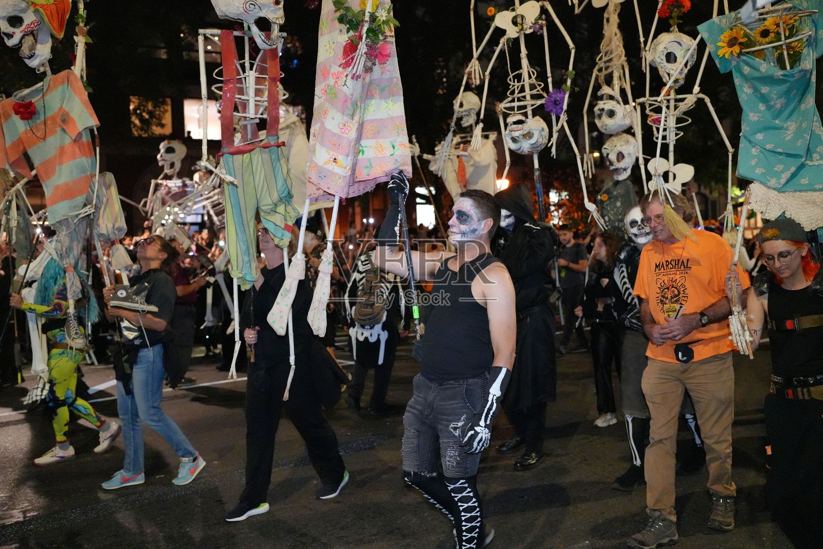 纽约西村第51届万圣节游行庆祝万圣节与各种服装照片摄影图片