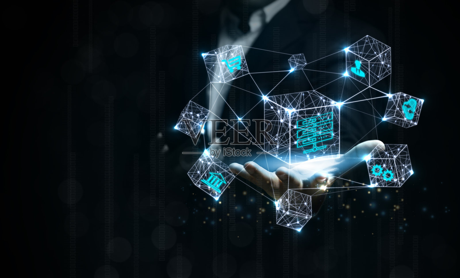 商人展示智能合约并执行区块链技术的加密货币交易。交易安全透明，背景中还有其他人。照片摄影图片