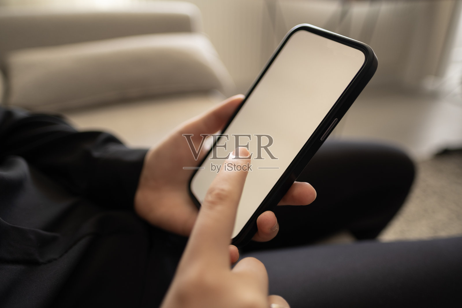 在智能手机上发送短信照片摄影图片